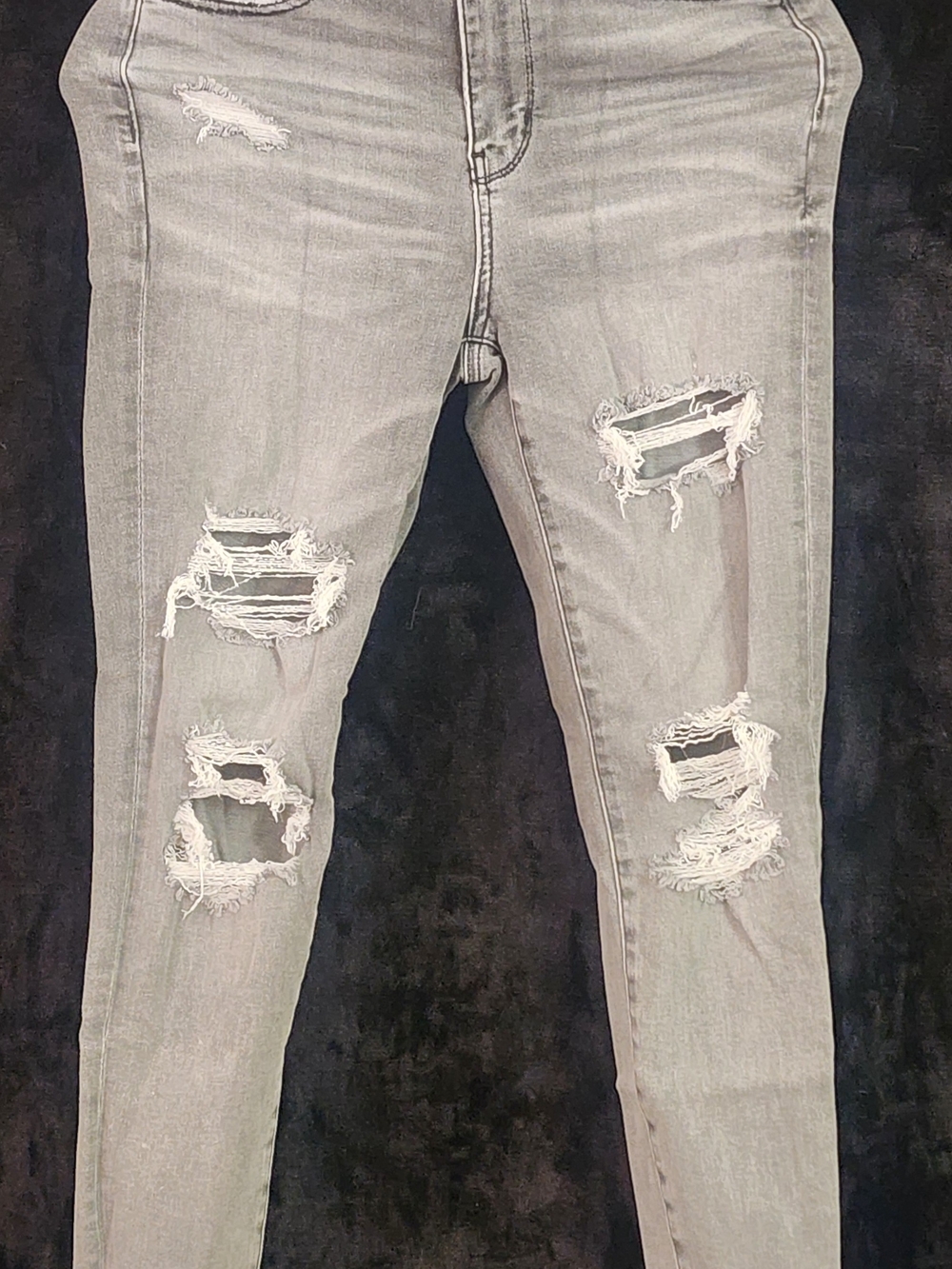 American Eagle Super High-Waisted Jegging – Gray Distressed – Size 6 Short